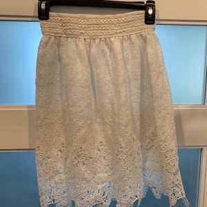 Whit lace skirt